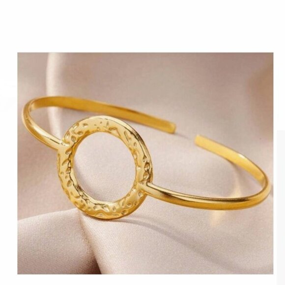 NWT gold cuff bracelet Stainless Steel Plated Gold. - Picture 4 of 4